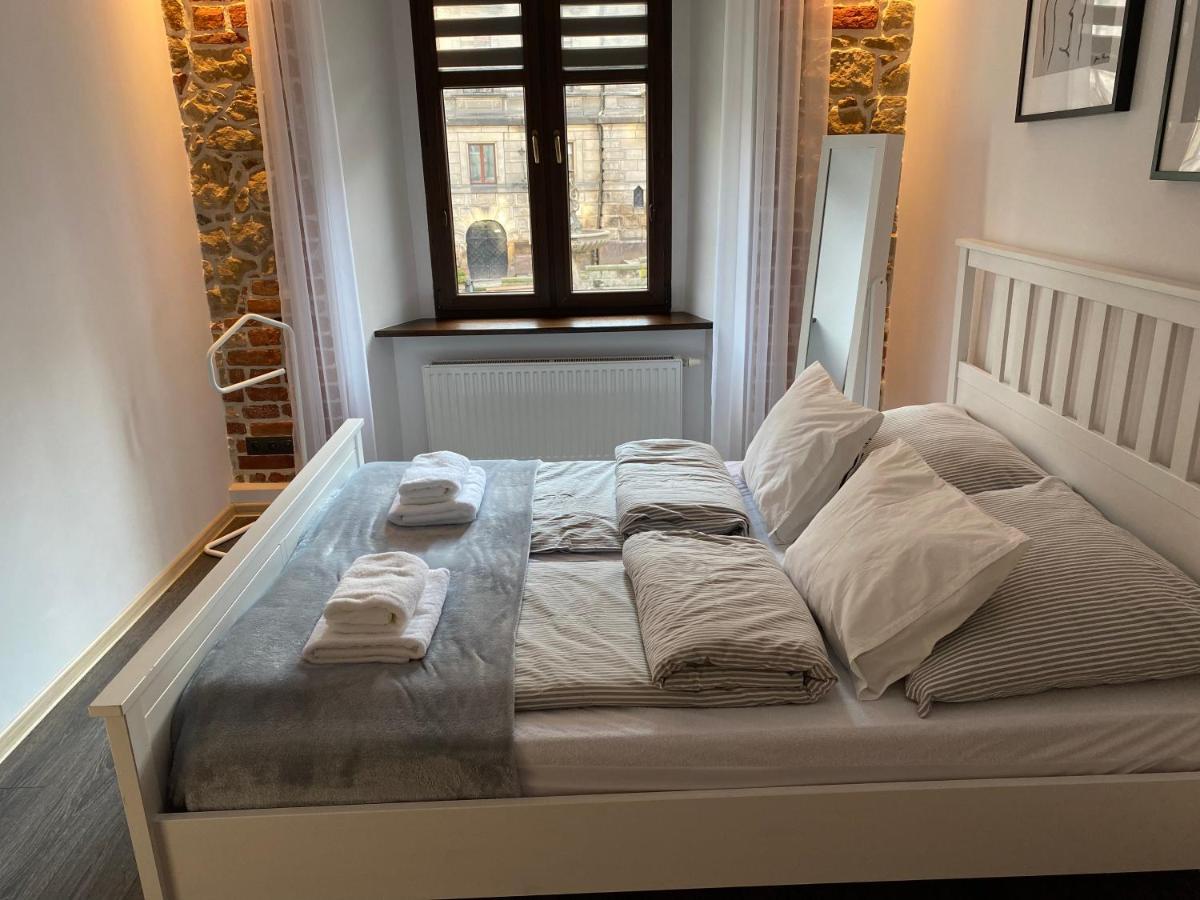 Apartament Przy Ratuszu Клодзко Экстерьер фото